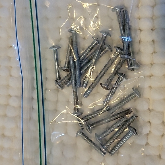 11 knobs and 5 pulls - Picture 4 of 4